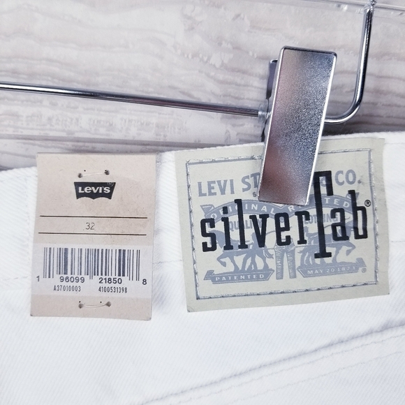 Levi's SilverTab A37010003 High-Waisted Mom Shorts White NWT - Picture 7 of 11